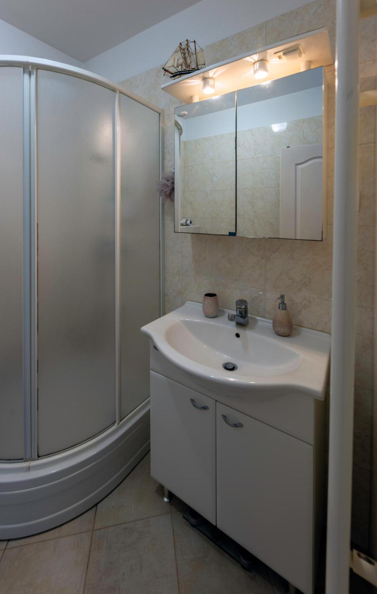 Apartment Anamaria With Seaview Petrcane Ngoại thất bức ảnh